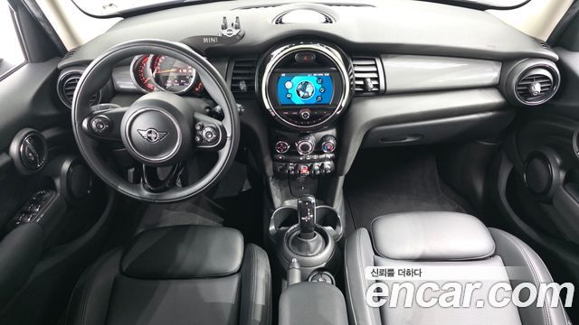 MINI Cooper 5Door Standard 3rd 2020 — фото 7