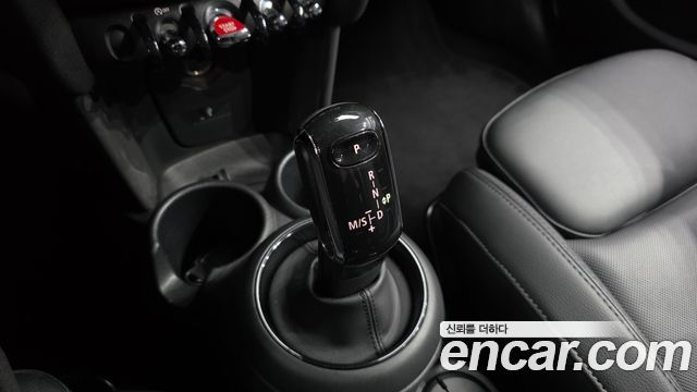 MINI Cooper 5Door Standard 3rd 2020 — фото 9