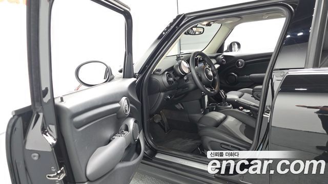 MINI Cooper 5Door Standard 3rd 2020 — фото 10