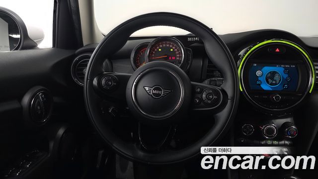 MINI Cooper 5Door Standard 3rd 2020 — фото 17