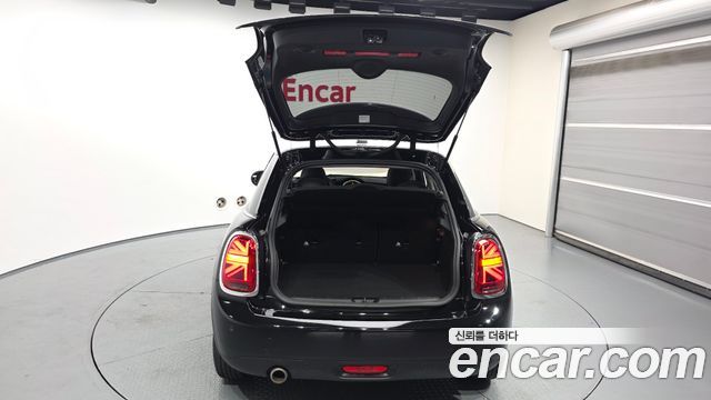 MINI Cooper 5Door Standard 3rd 2020 — фото 24