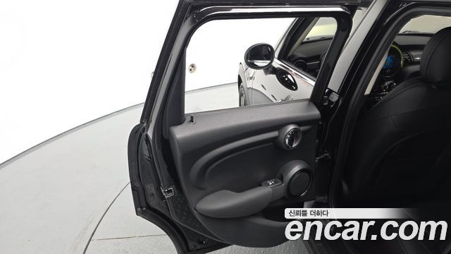 MINI Cooper 5Door Standard 3rd 2020 — фото 31