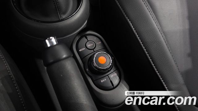 MINI Cooper 5Door Standard 3rd 2020 — фото 33