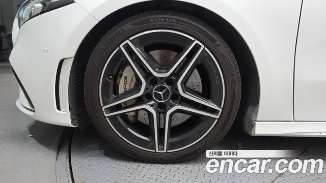 Mercedes-Benz A-Class (W177) AMG A35 4MATIC Sedan 2021 — фото 5
