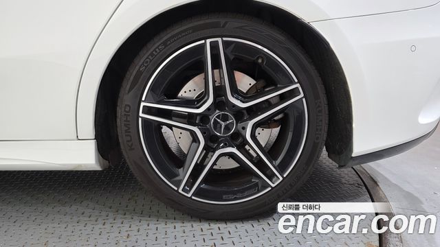 Mercedes-Benz A-Class (W177) AMG A35 4MATIC Sedan 2021 — фото 21