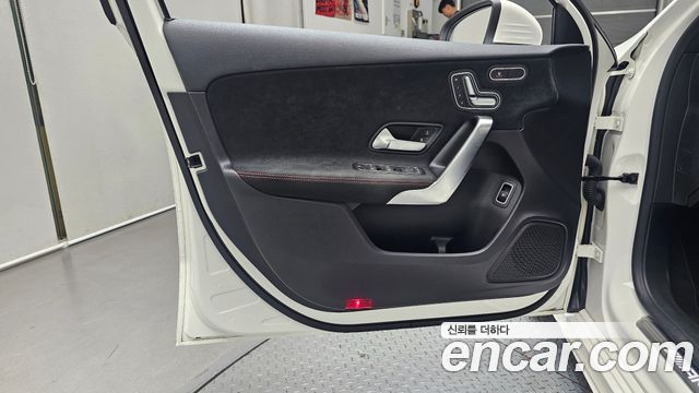 Mercedes-Benz A-Class (W177) AMG A35 4MATIC Sedan 2021 — фото 24