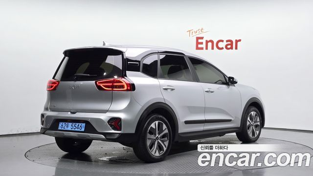 Kia Niro Plus Air 2023 — фото 2