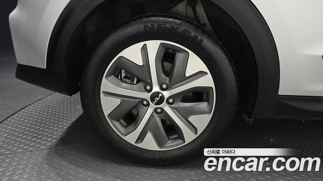 Kia Niro Plus Air 2023 — фото 5