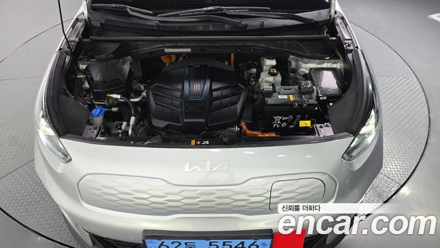Kia Niro Plus Air 2023 — фото 6