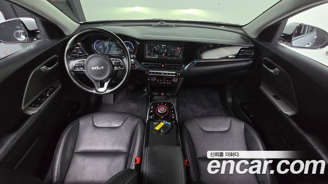 Kia Niro Plus Air 2023 — фото 7