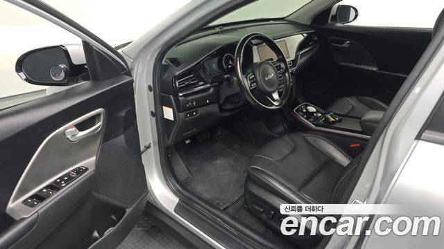 Kia Niro Plus Air 2023 — фото 10