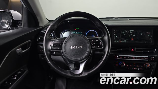 Kia Niro Plus Air 2023 — фото 12