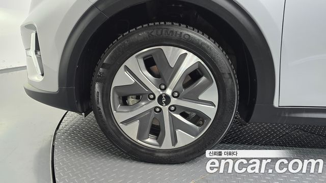 Kia Niro Plus Air 2023 — фото 21