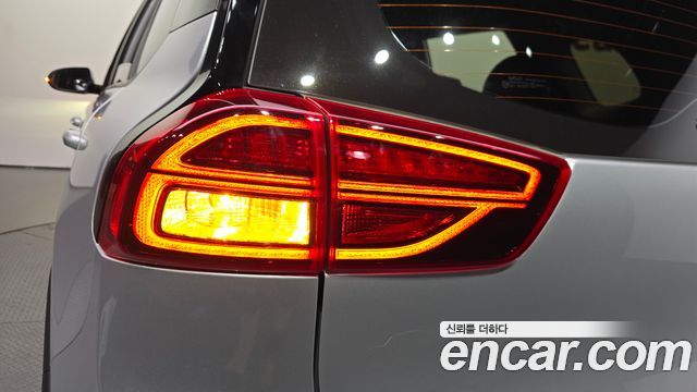 Kia Niro Plus Air 2023 — фото 23