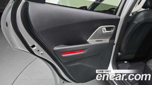 Kia Niro Plus Air 2023 — фото 25