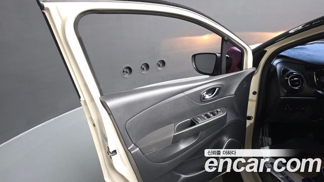 Renault Korea QM3 LE 2017 — фото 30