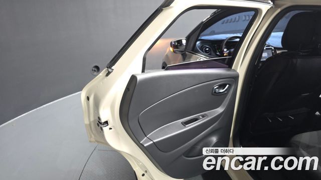 Renault Korea QM3 LE 2017 — фото 31