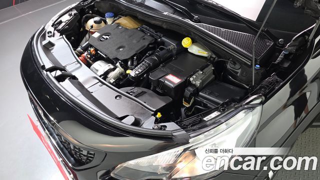 Peugeot 2008 1.5 BlueHDi GT Line 2019 — фото 6