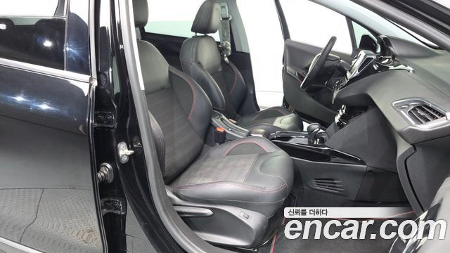 Peugeot 2008 1.5 BlueHDi GT Line 2019 — фото 11