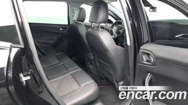 Peugeot 2008 1.5 BlueHDi GT Line 2019 — фото 12