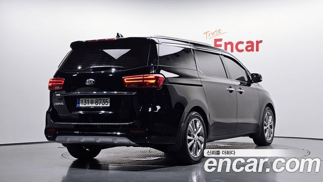 Kia Carnival 9-Seater Prstige 2019 — фото 2