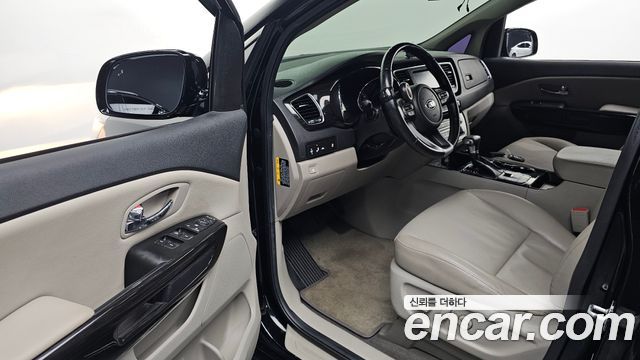 Kia Carnival 9-Seater Prstige 2019 — фото 10