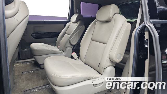 Kia Carnival 9-Seater Prstige 2019 — фото 16