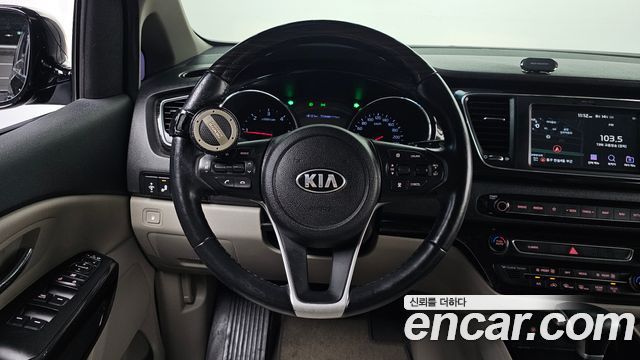 Kia Carnival 9-Seater Prstige 2019 — фото 17