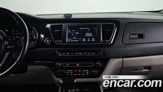 Kia Carnival 9-Seater Prstige 2019 — фото 18