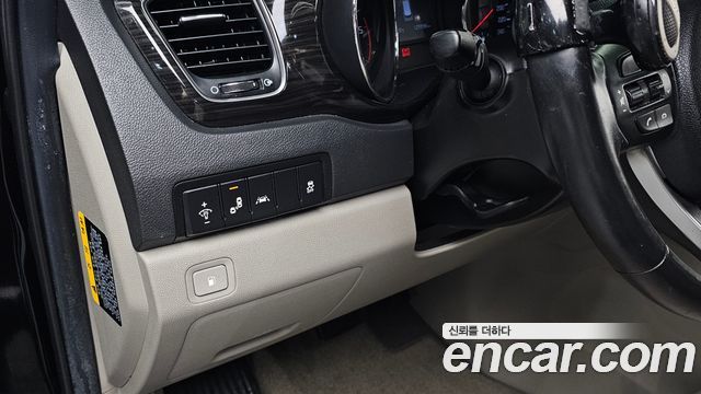 Kia Carnival 9-Seater Prstige 2019 — фото 21