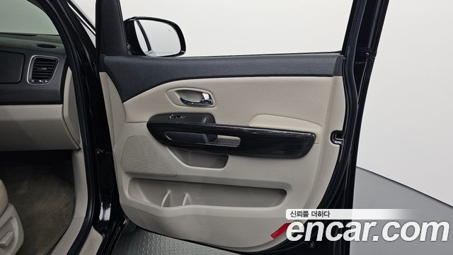 Kia Carnival 9-Seater Prstige 2019 — фото 31