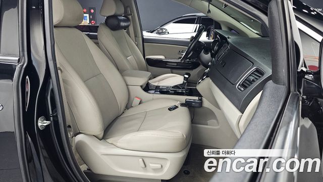 Kia Carnival 9-Seater Prstige 2019 — фото 32