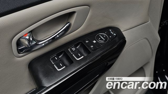 Kia Carnival 9-Seater Prstige 2019 — фото 33