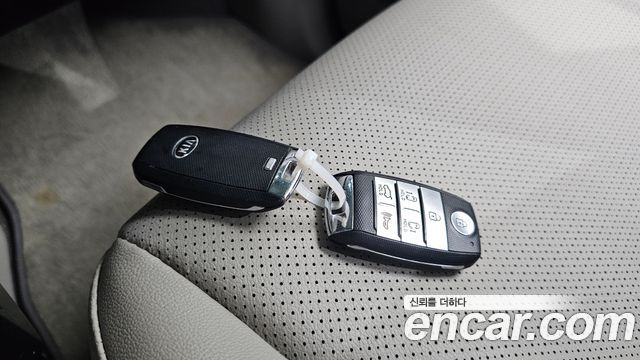 Kia Carnival 9-Seater Prstige 2019 — фото 36