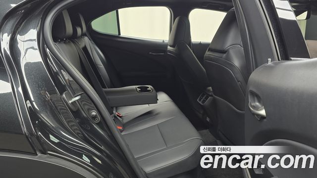 Lexus UX250h 2.0 2WD 2024 — фото 11