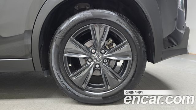 Lexus UX250h 2.0 2WD 2024 — фото 21