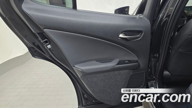 Lexus UX250h 2.0 2WD 2024 — фото 25