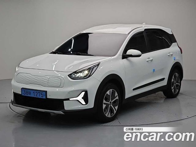 Kia Niro Plus Air 2023 — фото 1