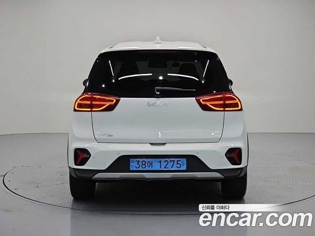 Kia Niro Plus Air 2023 — фото 3