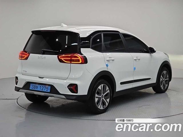 Kia Niro Plus Air 2023 — фото 4