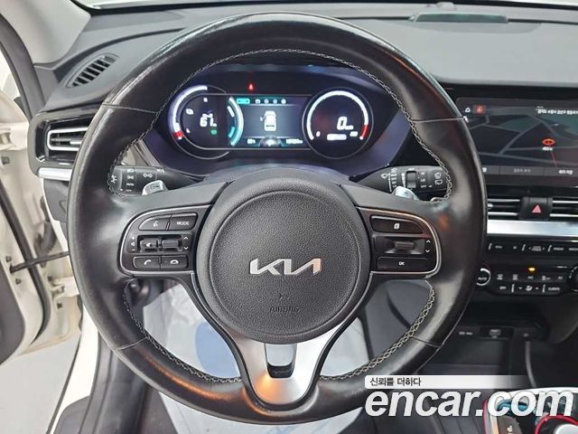 Kia Niro Plus Air 2023 — фото 9
