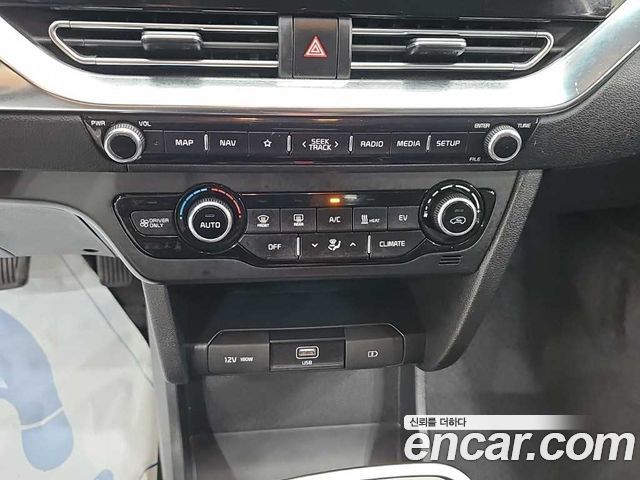 Kia Niro Plus Air 2023 — фото 10