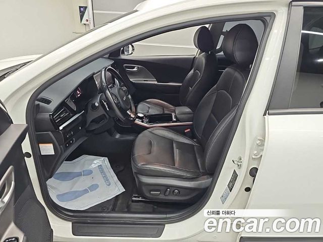 Kia Niro Plus Air 2023 — фото 15