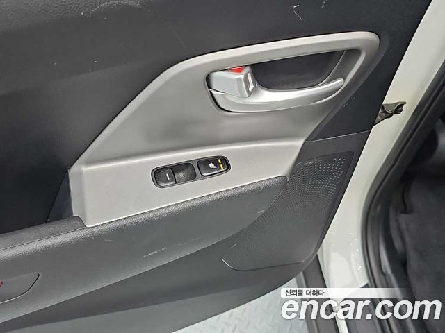 Kia Niro Plus Air 2023 — фото 17