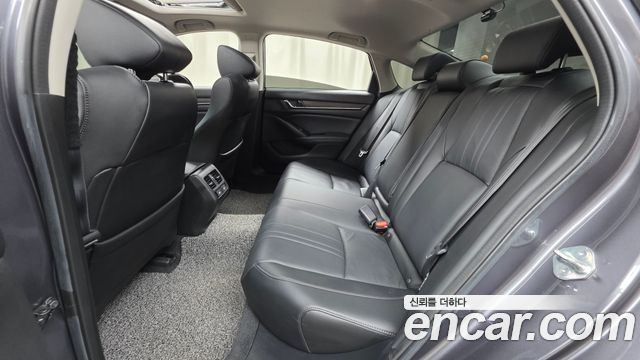 Honda Accord (X) 2.0 Hybrid Touring 2021 — фото 12