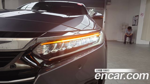 Honda Accord (X) 2.0 Hybrid Touring 2021 — фото 22