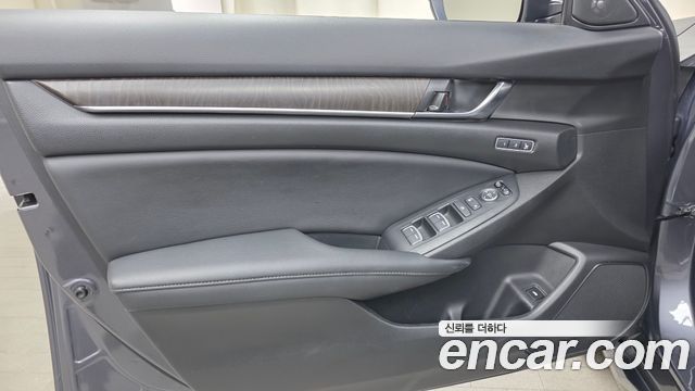 Honda Accord (X) 2.0 Hybrid Touring 2021 — фото 24