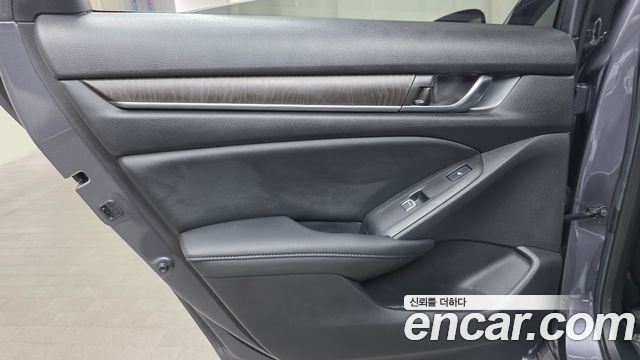 Honda Accord (X) 2.0 Hybrid Touring 2021 — фото 25