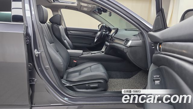 Honda Accord (X) 2.0 Hybrid Touring 2021 — фото 26