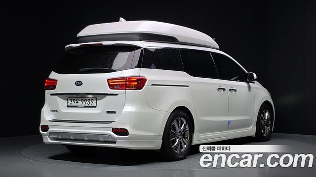 Kia Carnival 9-Seater Hi-Limousine Noblesse Special 2019 — фото 2